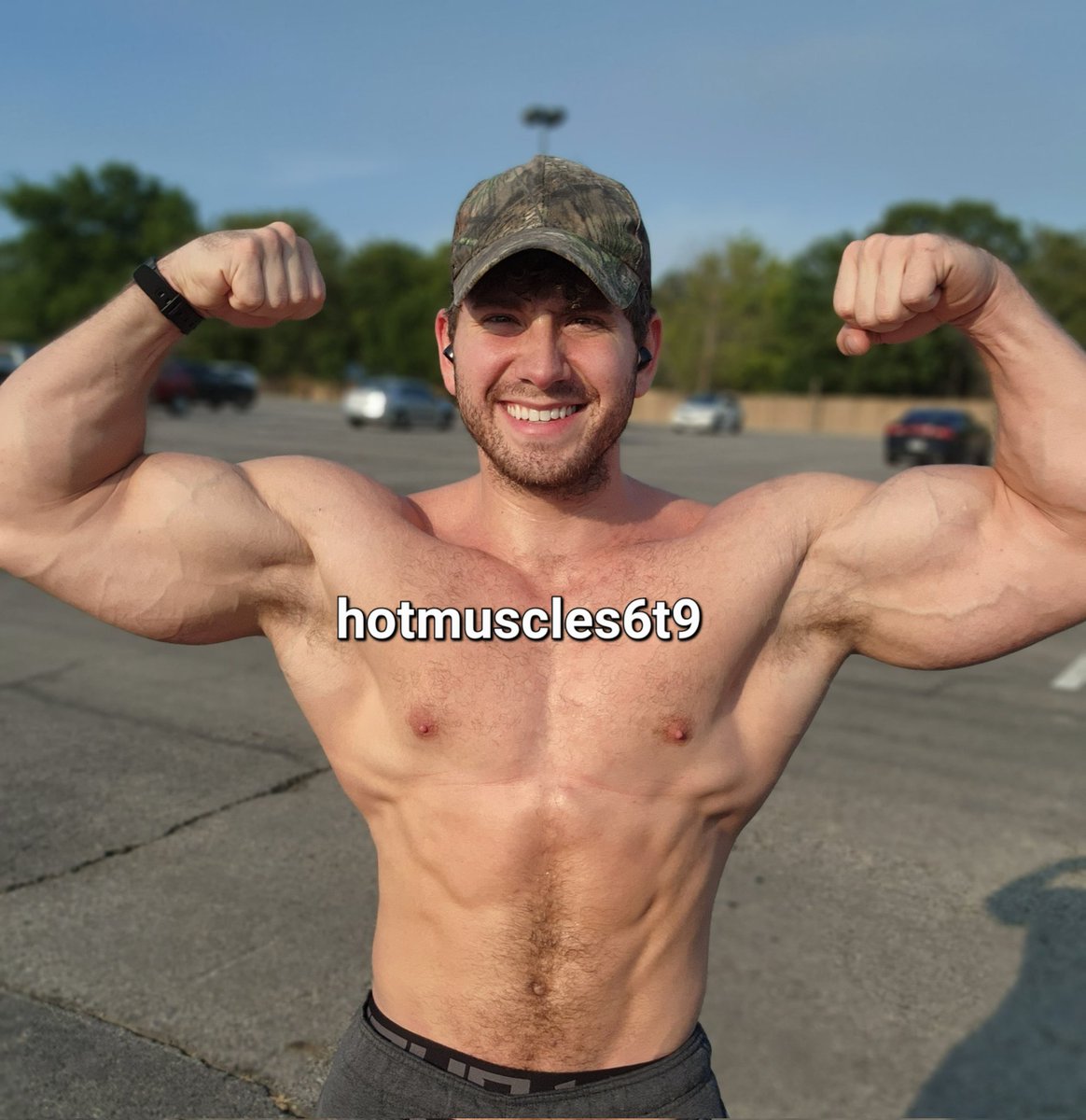 hotmuscles6t9 on Twitter: "RT @hotmuscles6t9: So much muscle and size on this alpha king #findom