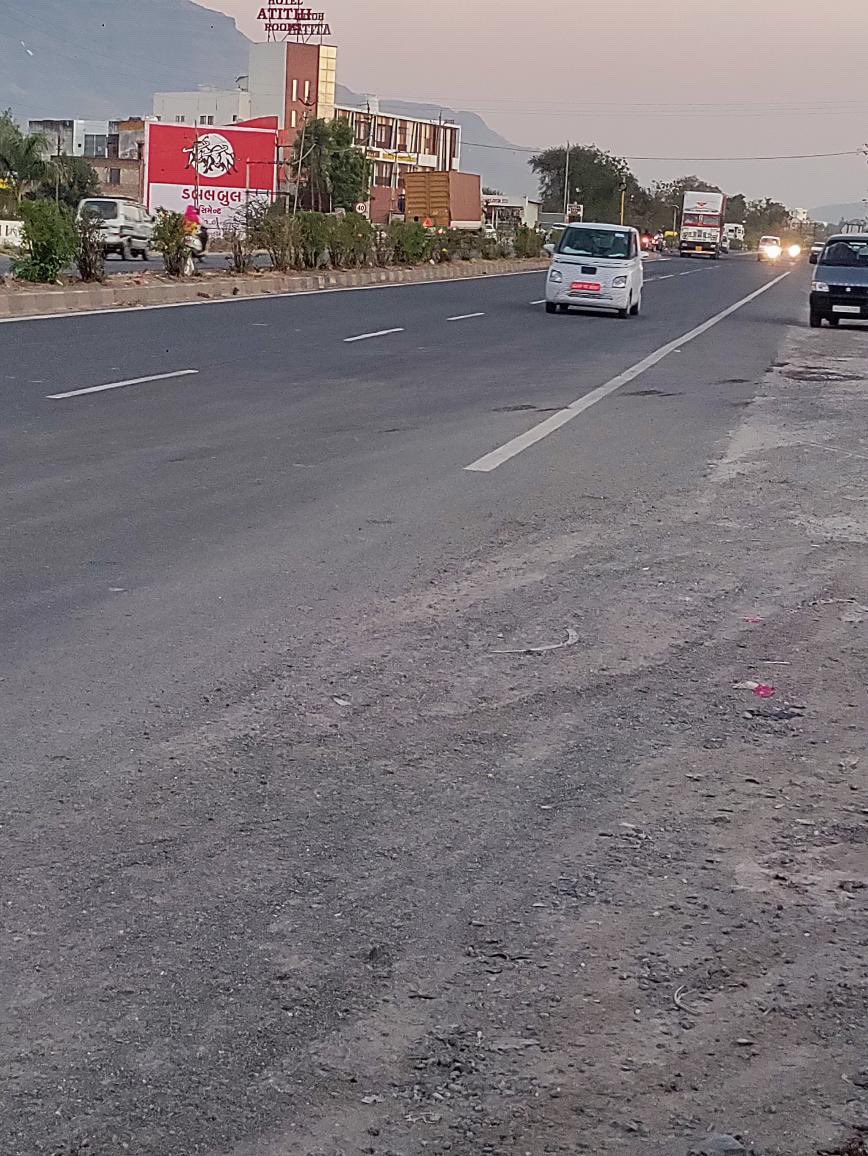 MotorOctane's tweet image. MG Air EV spotted testing near the brand’s Halol plant
Are you excited for it?
#MG #MGair #airev #upcoming