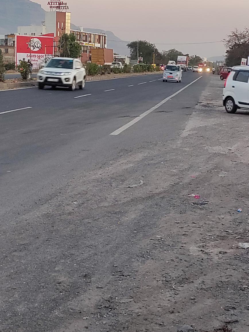 MotorOctane's tweet image. MG Air EV spotted testing near the brand’s Halol plant
Are you excited for it?
#MG #MGair #airev #upcoming