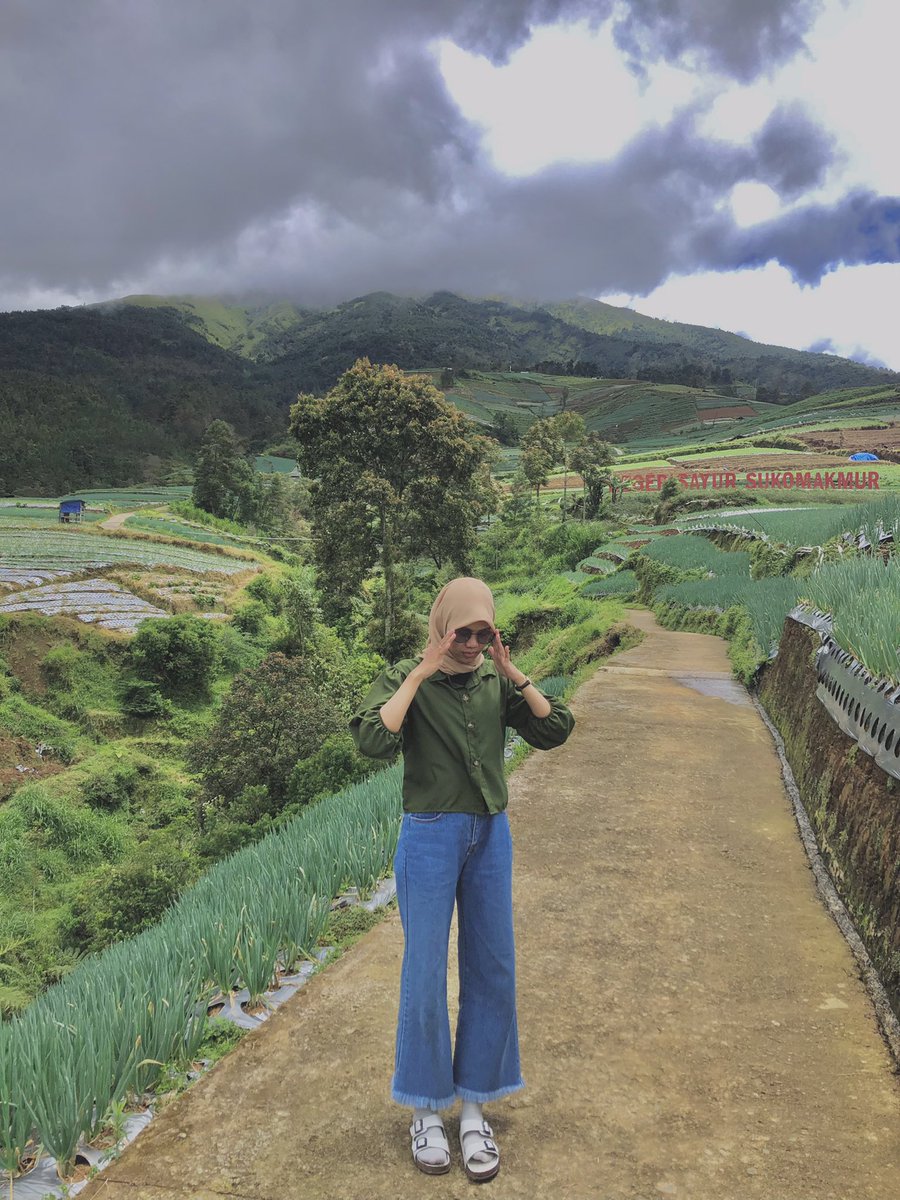 milladwas's tweet image. tidak lupa pose sejuta umat indonesia sekarang hahaa