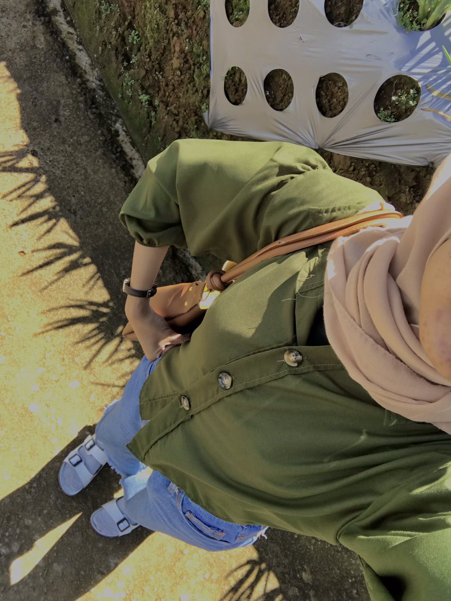 milladwas's tweet image. tidak lupa pose sejuta umat indonesia sekarang hahaa