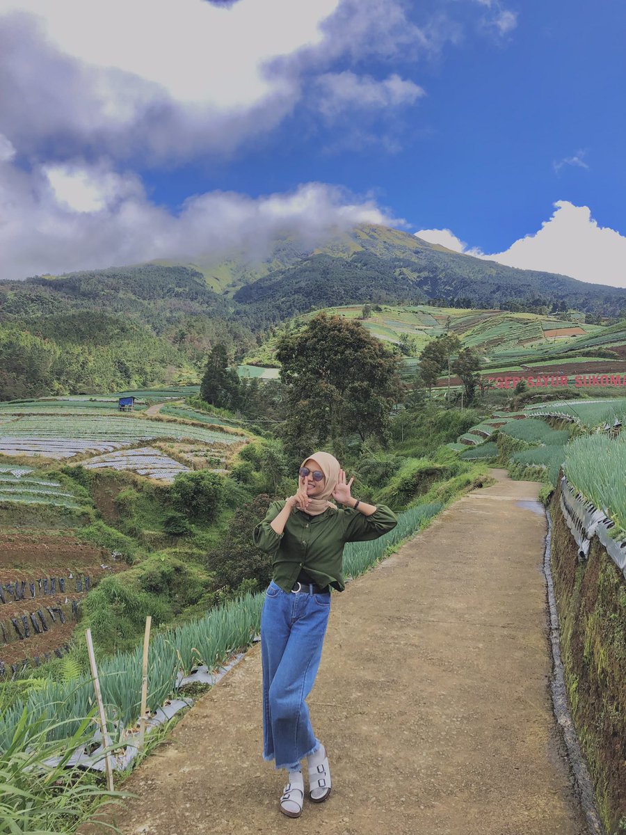 milladwas's tweet image. tidak lupa pose sejuta umat indonesia sekarang hahaa