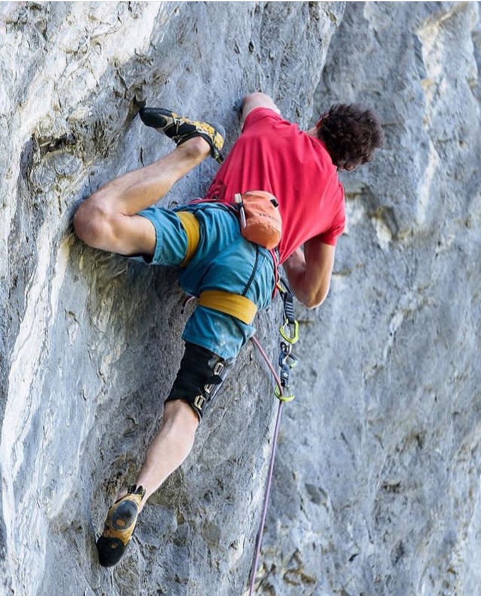 Jochettino's tweet photo. @itsD3lay Está soñando que está escalando un 9a+ https://t.co/zXKjvkOfnF