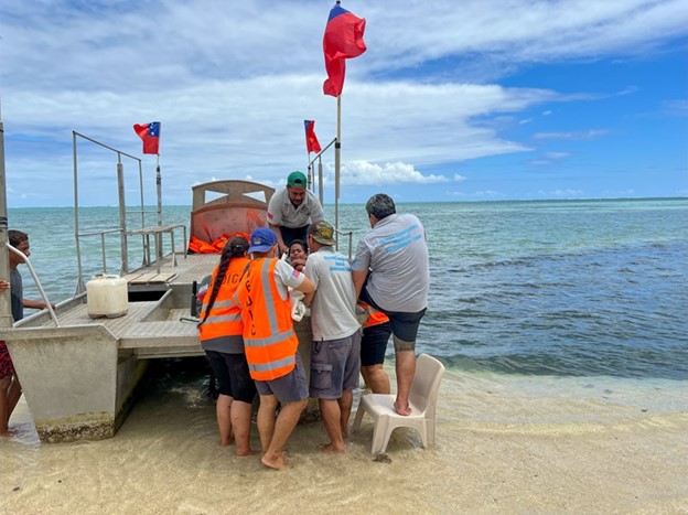 In #Samoa 🇼🇸, WHO, @dfat 🇦🇺 & @MFATNZ 🇳🇿 supported the training of the Emergency Medical Team respond to the impact of cyclones. The group rehearsed setting up & operating mobile clinics.
#WHOImpact 

📌 bit.ly/3jcGEu8