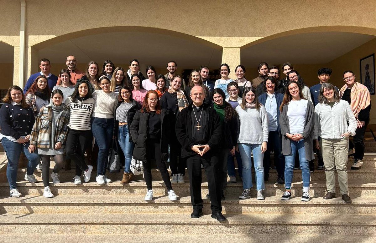 Un buen grupo de jóvenes han vivido un intenso fin de semana de #EjerciciosEspirituales en la Casa de Espiritualidad Diego Hernández de #Elche impartidos por el obispo de <a href="/Diocesisoa/">Diócesis Orihuela-Alicante</a> <a href="/ObispoMunilla/">Jose Ignacio Munilla</a>