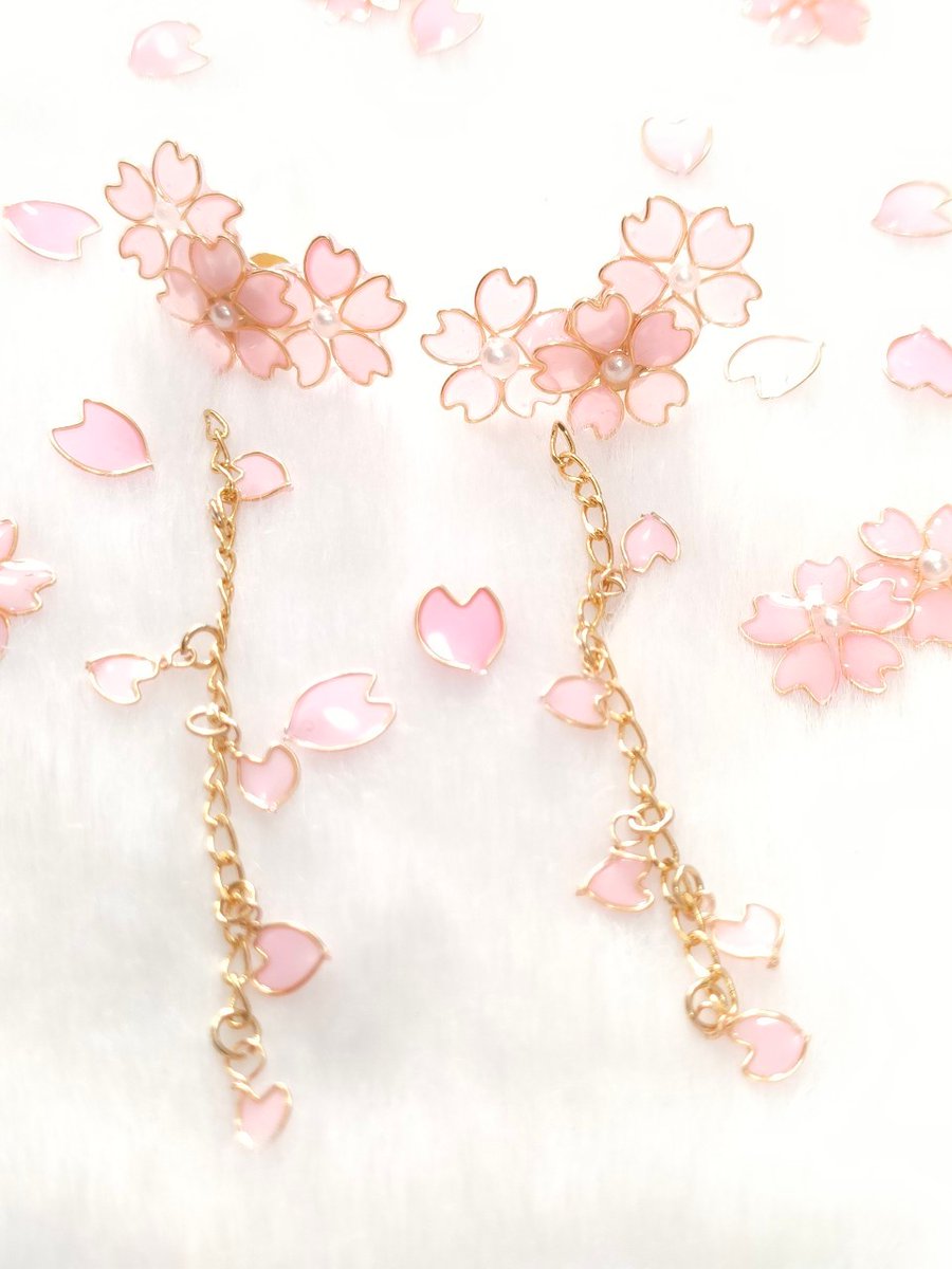 LIBERAL_JEWELRY's tweet photo. 桜のピアスをつくりました♪

minneで販売させてもらってます
見ていただけると嬉しいです(^^)/

Can be purchased from overseas.
Cherry blossom accessories in the works

I'm selling them on minne!
I hope you will take a look.

#桜#さくら#sakura#ピアス#minne#ディップアート#春コーデ https://t.co/t3aLzIaTtE