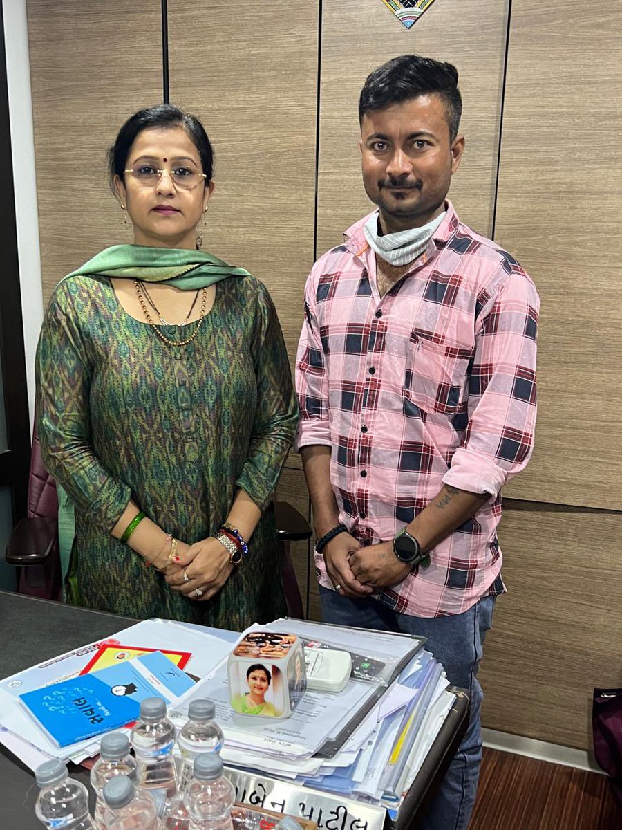 શ્રી સમાધાનભાઈ પાટીલને જન્મદિવસની હાર્દિક શુભેચ્છાઓ…

આવનારું વર્ષ  તમારા માટે ઉત્તરોત્તર પ્રગતિકારક અને સફળ નીવડે એ માટે ઈશ્વર ચરણે અંત:કરણથી પ્રાર્થના કરું છું.