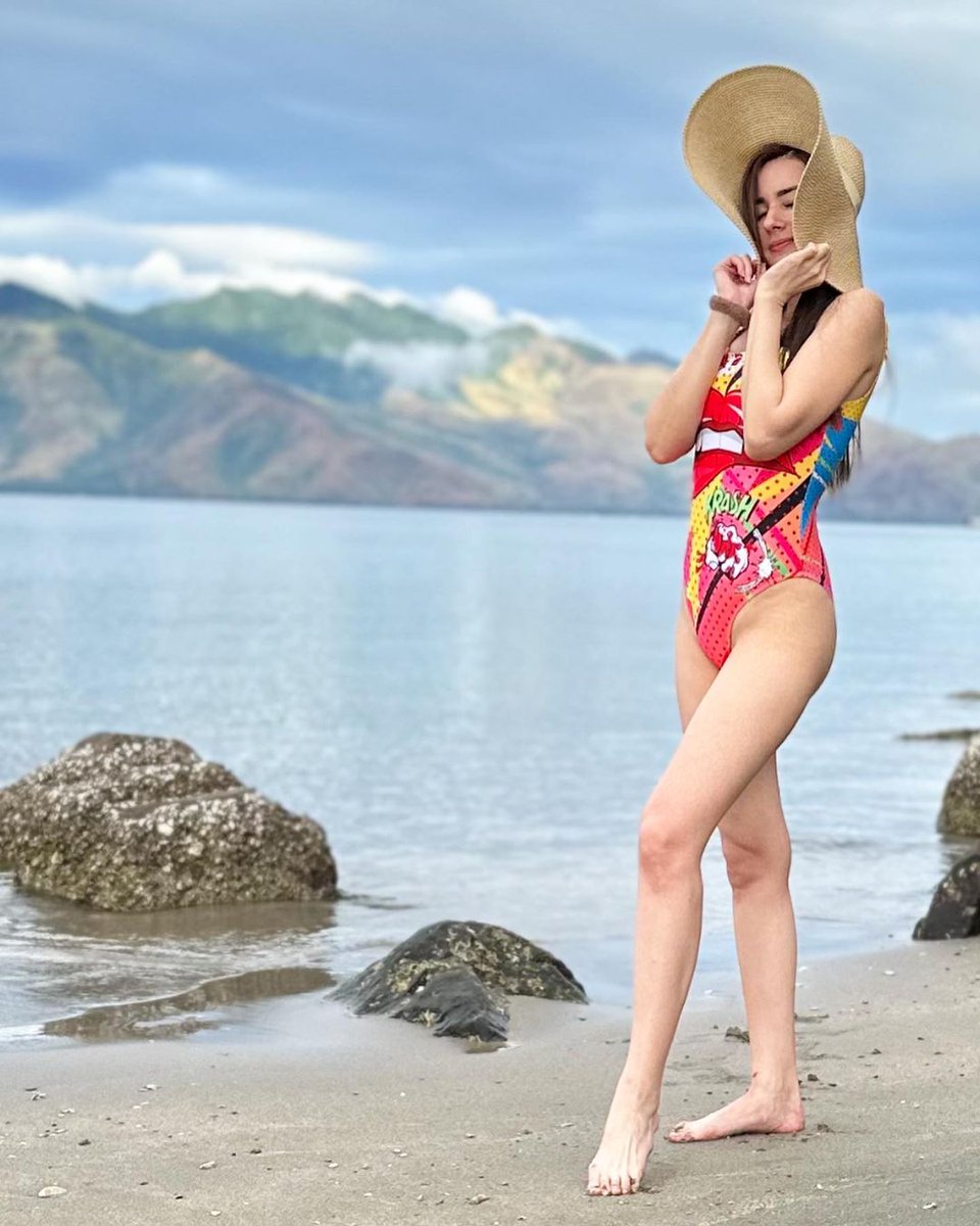 LivVougin's tweet photo. Summer is coming, so let's swim! 🌊☀️ https://t.co/Fr7o3BfMMw