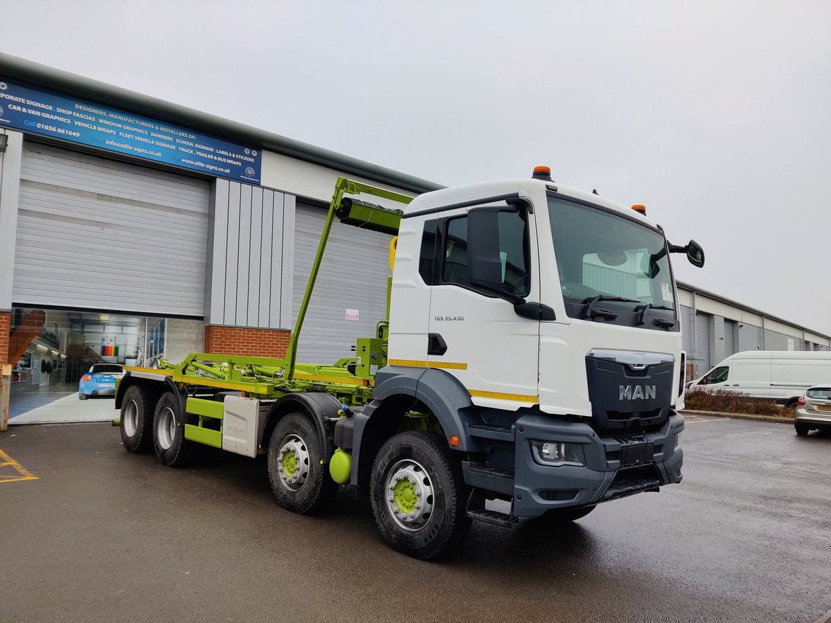 EliteSigns's tweet photo. Goooood morning! This morning our #vehiclebranding team are transforming another @mantruckbusuk #hookloader & getting it on #brand got @ForwardWaste's #fleet with a commercial #colourchange #vehiclewrap. No more white #truck when we're done with it.
@BSGAUK
#lorry #hgv https://t.co/ar2zLlXXgF