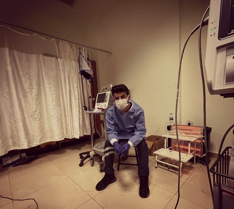 thePARAMEDIC 🕘 (@Urallgokhann) on Twitter photo 2023-02-20 11:40:44 Hayatta kalmak için idrarını içenleri,ölü çocuğunun bezindeki jelleri yemek zorunda kalanları,kendi tükürüğle bebeğini hayatta tutmaya çalışanları,gözyaşları ile müdahale eden sağlıkçıları asla unutmayacağım.Görev bitti ama yüreğimiz hep burda kalacak.
Selametle #Kahramanmaraş Hayatta kalmak için idrarını içenleri,ölü çocuğunun bezindeki jelleri yemek zorunda kalanları,kendi tükürüğle bebeğini hayatta tutmaya çalışanları,gözyaşları ile müdahale eden sağlıkçıları asla unutmayacağım.Görev bitti ama yüreğimiz hep burda kalacak.
Selametle #Kahramanmaraş