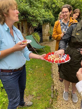This is how we greet our guests at Secret Cottage, before they come in for a cream tea

Take a look at the new website

secretcottagecotswoldtours.co.uk

#cooking #anniversarygift #teapot #Anniversary #familyfun #bakeoff #bestday #beautiful #creamtea #cotswolds #nationaltrust #hobbybaker