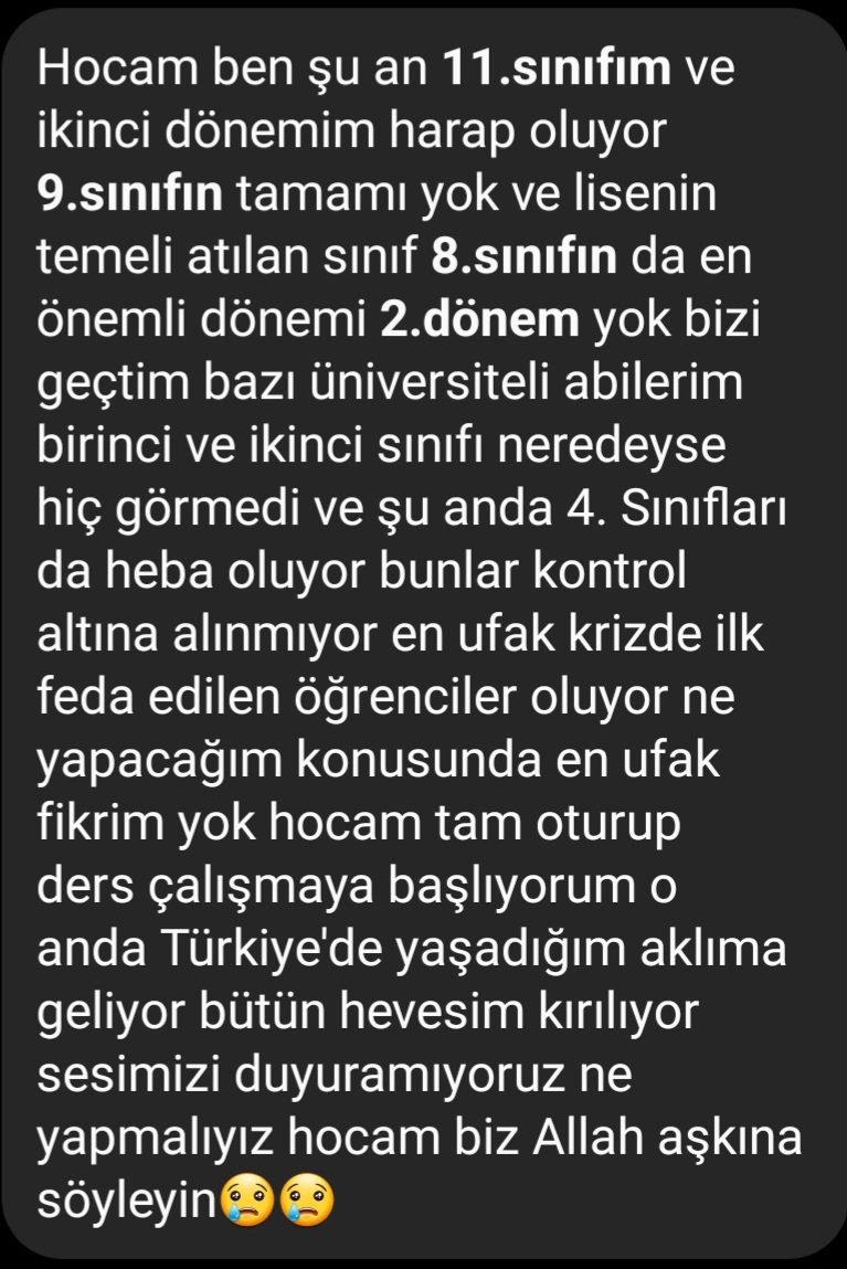 Lâfa gelince 'gençler geleceğimiz'
Madem 'eğitim önemli', madem 'gençler önemli', 
NEDEN İLK FEDA EDİLEN GENÇLER?
NEDEN İLK VAZGEÇİLEN EĞİTİM?
Bu delikanlı deprem bölgesinde okuyor. Bir depremzede!
Sordunuz mu onlara 'uzaktan eğitime razı mısınız' diye?
#uzaktaneğitimistemiyoruz