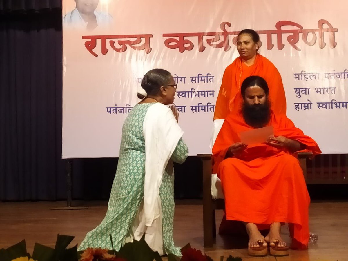 .<a href="/SanatanSanstha/">Sanatan Sanstha</a>  seeker sought blessings of <a href="/yogrishiramdev/">स्वामी रामदेव</a> ji for the mission of spreading Spirituality. He fondly reminisced His earlier visit to Sanatan Ashram in Goa &amp; said that His blessings are always with Sanatan!
We offer obeisance at Baba Ramdev's feet -<a href="/1chetanrajhans/">Chetan Rajhans</a>