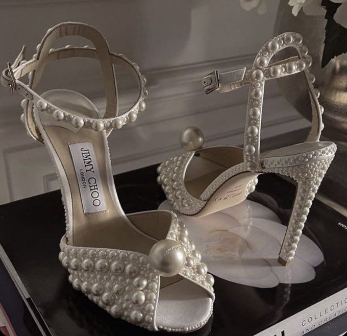 alena_iona's tweet photo. —jimmy choo pearl heels https://t.co/37II6GKwrx