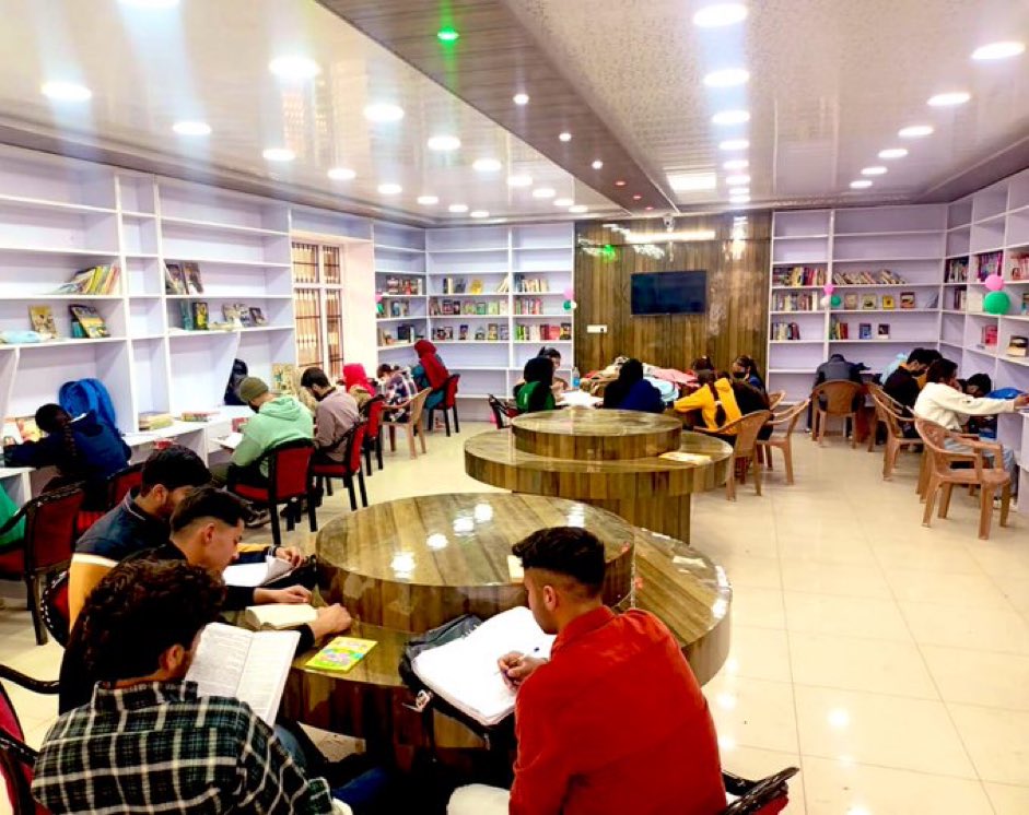 हर गाँव में एक एसी digital library - तभी बदलेगा देश 🙏🙏