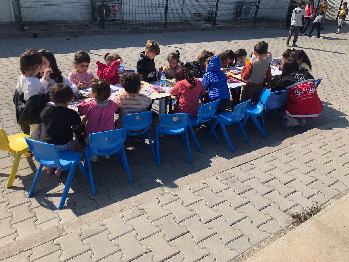 Birlik ve beraberlik içerisinde bu zor günleri de atlatacağız. 

El ele, gönül gönüle tüm sıkıntıları aşacağız.

#BirlikteGüçlüyüz 🇹🇷
#KırmızıYelekliler

📍Osmaniye 
<a href="/deryayanikashb/">Derya Yanık</a>