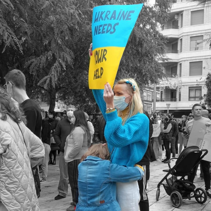 EU_Commission's tweet photo. Russia's war of aggression has wreaked havoc on the lives of the people of Ukraine.

Our support has been unwavering. And people across Europe have taken action to offer Ukrainians unconditional help and assistance.   

Discover how ⬇ #StandWithUkraine