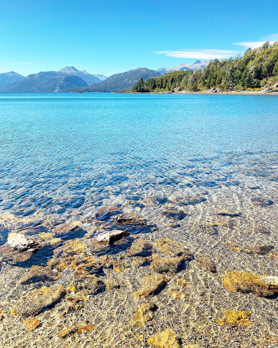 soymariche's tweet photo. Colores del verano en la Patagonia neuquina #IslaVictoria Puerto Anchorena, aguas claras y paisajes para zambullirse 🙌🏼 #laurageissend 👏🏼 #BuenLunes twitter! 🛶⛰️☀️😎 https://t.co/JBTcoQX4zC
