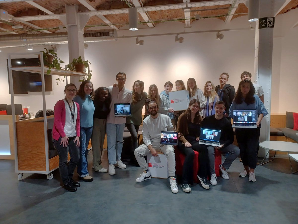 🔝 Este fin de semana se celebraron las semifinales de #HackTheHospital2, que impulsamos junto con <a href="/SJDbarcelona_es/">Hospital Sant Joan de Déu Barcelona ES</a> , <a href="/GreatOrmondSt/">Great Ormond Street Hospital for Children</a>, <a href="/SickKidsNews/">The Hospital for Sick Children (SickKids)</a> y organizamos con <a href="/garage__stories/">Garage Stories</a>. Los participantes diseñaron prototipos para mejorar la estancia en los hospitales pediátricos 🫶🏻