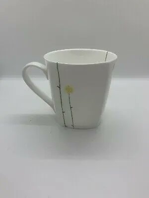 Aynsley Daisy Chain Mug Cup Coffee Fine Bone China Excellent Used Condition buff.ly/3DXEJRl #daisychain #daisy #handmade #verticalgarden #verticalfarming #growlighting #indoorgarden #commercialgrow #ledgrowlights #ledgrowlight #flowers #ledgrowlightbar #ledgrow #growlight