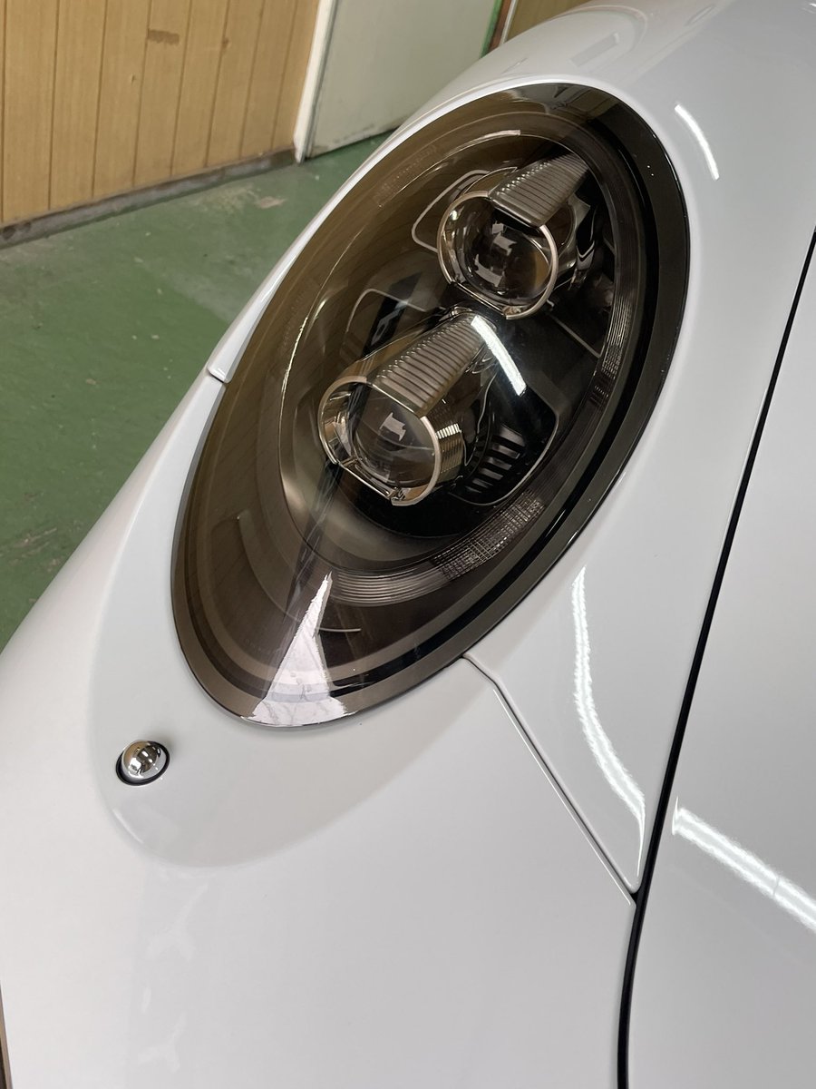 ZoTowCarwrap's tweet photo. 今日は991ターボのスモークフィルムを施工させて頂きました👍

常連のお客様です😄
次はフル��ッピングを依頼して頂けるとの事でしたので期待大です！🙋‍♂️

スモークフィルム

¥15,000-

ヘッドライトプロテクションフィルム

¥25,000〜¥35,000 (車種別要相談)

🔽公式LINE🔽
https://t.co/OQSk6Yb3oE https://t.co/rHTXgkatzx