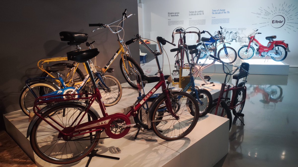 Lonifasiko's tweet photo. El exciclista profesional @josebabeloki ha presentado hoy en el museo de la industria armera de #Eibar, dentro de la estrategia de #cicloturismo de Euskadi, el proyecto #TheBasqueRoute en bicicleta 🚴🏻‍♀️ 🧵 https://t.co/cgIlmlhIyB