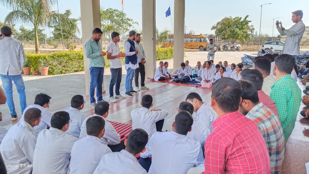 Dr Mohit Gupta (@its_mohit_) on Twitter photo Strike Day-11
बेहतर दिनों के लिए
बुरे दिनों से लडना पड़ता है..!
#increaseMPvetStipend
<a href="/ChouhanShivraj/">Shivraj Singh Chouhan</a>
<a href="/drnarottammisra/">Dr Narottam Mishra</a>
<a href="/RajSing23855244/">Pushpraj Singh REWA</a>
<a href="/JagdishDevdaBJP/">Jagdish Devda</a>
<a href="/rshuklabjp/">Rajendra Shukla</a> Strike Day-11
बेहतर दिनों के लिए
बुरे दिनों से लडना पड़ता है..!
#increaseMPvetStipend
<a href="/ChouhanShivraj/">Shivraj Singh Chouhan</a>
<a href="/drnarottammisra/">Dr Narottam Mishra</a>
<a href="/RajSing23855244/">Pushpraj Singh REWA</a>
<a href="/JagdishDevdaBJP/">Jagdish Devda</a>
<a href="/rshuklabjp/">Rajendra Shukla</a>