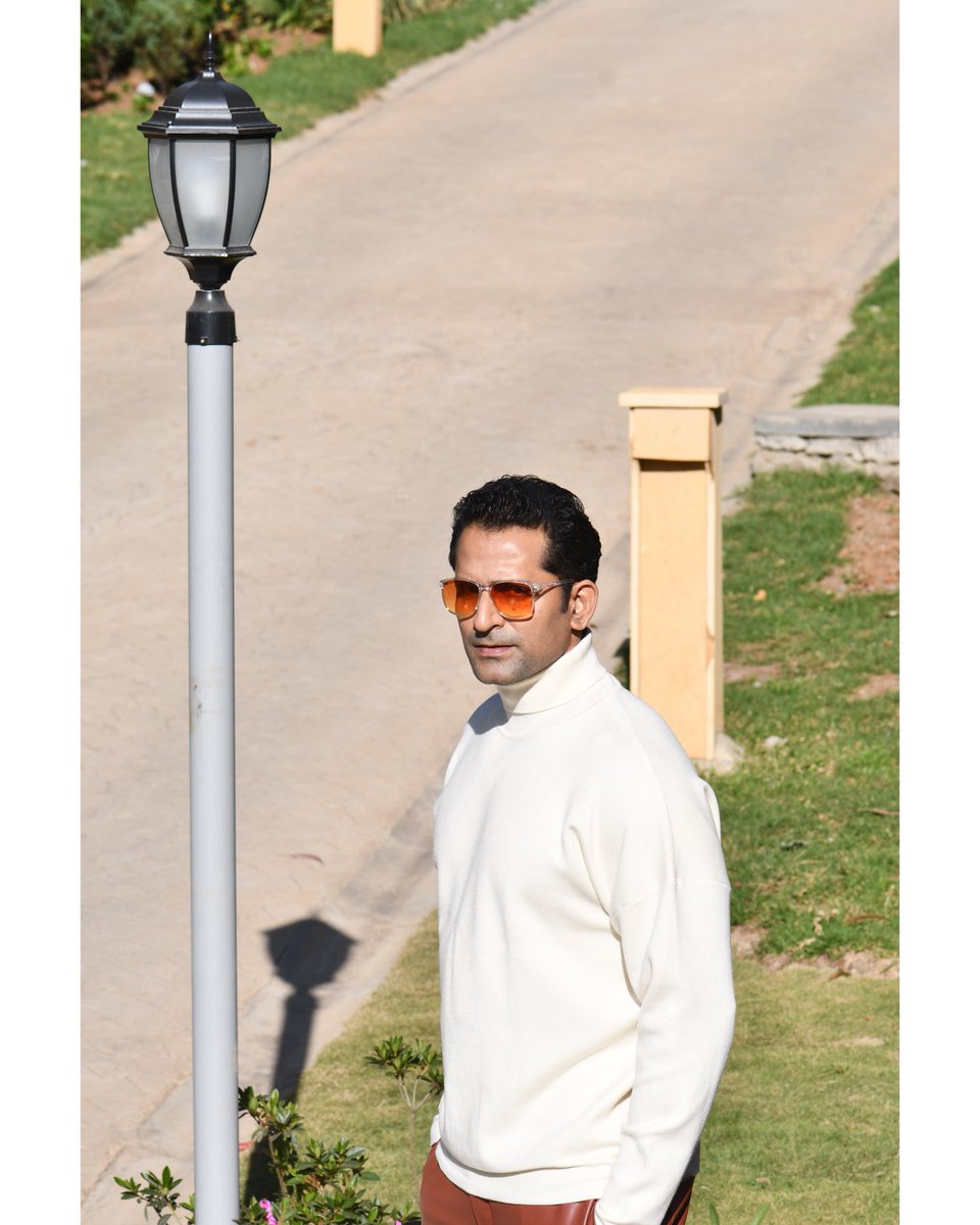 highonkokken's tweet photo. Playing the bad guy is always more challenging, interesting, and so much more fun than playing the good guy. 

Styled by @Poojaram22 
Location - Welcomheritage Ayatana Ooty.

#actor #playingthebadguy #badguyshavemorefun #actorslife #actorsjourney https://t.co/rRlQiykVVZ