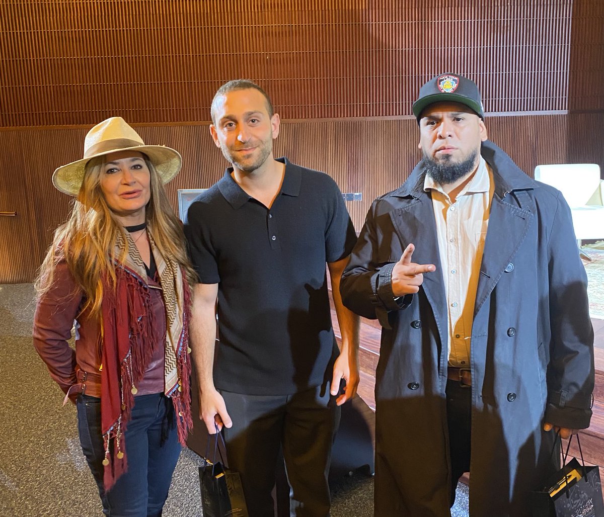 sarahleah1's tweet photo. Great to meet Director @vinarfuso & #Harlem artist @ImmortalTech at the screening of great new film #WalledOff telling the story of #Palestinians living under Israeli apartheid https://t.co/VL0movwB6f
