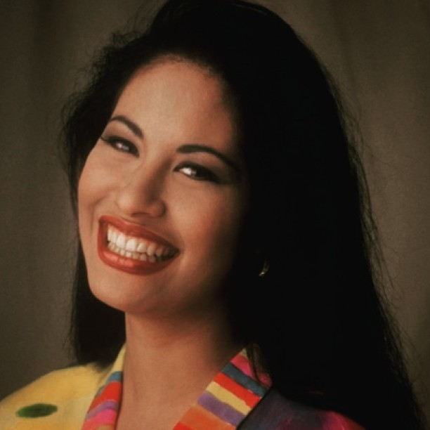 WorldSelena___'s tweet photo. Perfecta✨❤
•
•
@ Selena #selenaquintanillaperez
#selenaylosdinos #selenaylosdinos👑🎶
#musicalatina #selenaquintanillafanpage
#mexicanamerican
#outfits #grammywinner #selenalaleyenda #selenalareina
#selenalaleyenda🌹❤️🖤
#selenalareinadeltexmex #selenalareinatejana
🌹 https://t.co/rXZRzAzot2