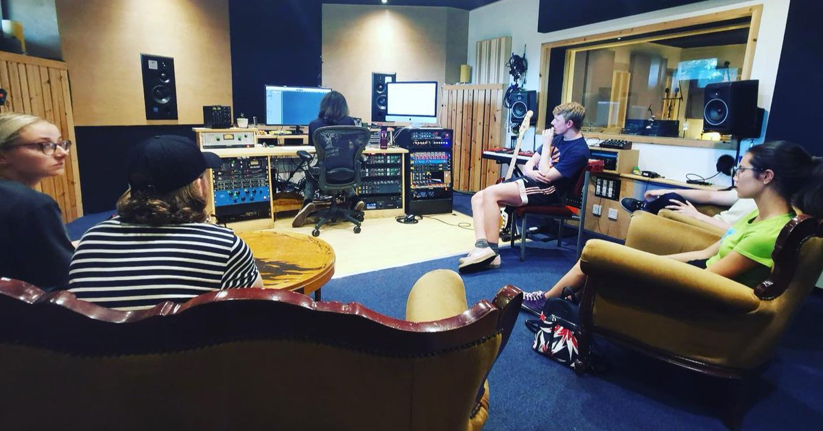 📢 Applications for the new Making Tracks term are now open!
Making Tracks is a 10 week course in Songwriting and Music Production for 16 - 25 year olds.
📆 Deadline to apply Fri 17 Mar
👀 Find out more &amp; apply 👉 bit.ly/414bTc8
In partnership with <a href="/ampcicNE/">Access Music Production CIC</a>&amp; @youthmusic