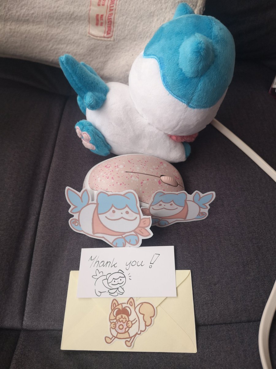 Got a Sommie plush from <a href="/catboylusia/">Lu ❄️</a> !! He's very soft very doggy very wow (pink mouse not included)