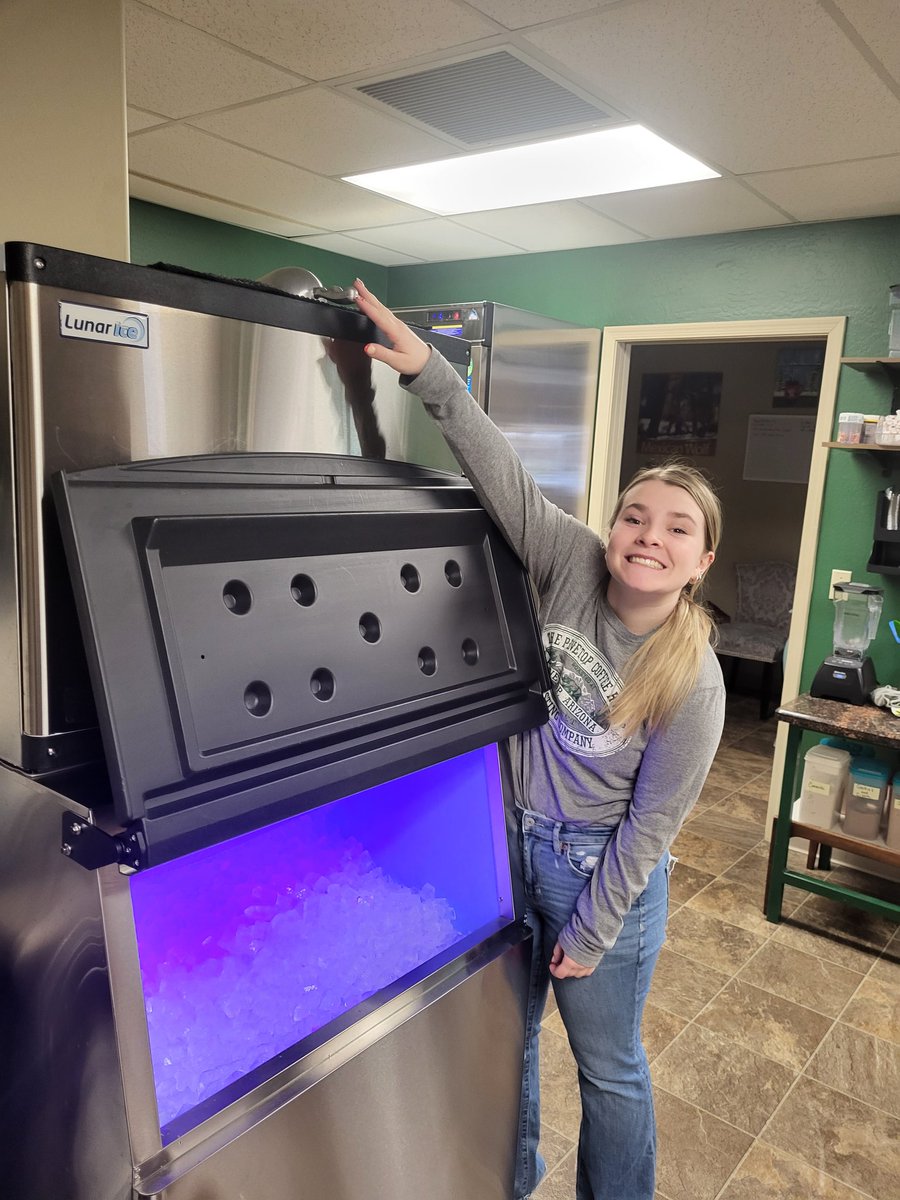 ThePinetop's tweet photo. We're a little short on help today... I mean our help is a little short today! 😁
#loveshort https://t.co/9xNWuMo9Gk