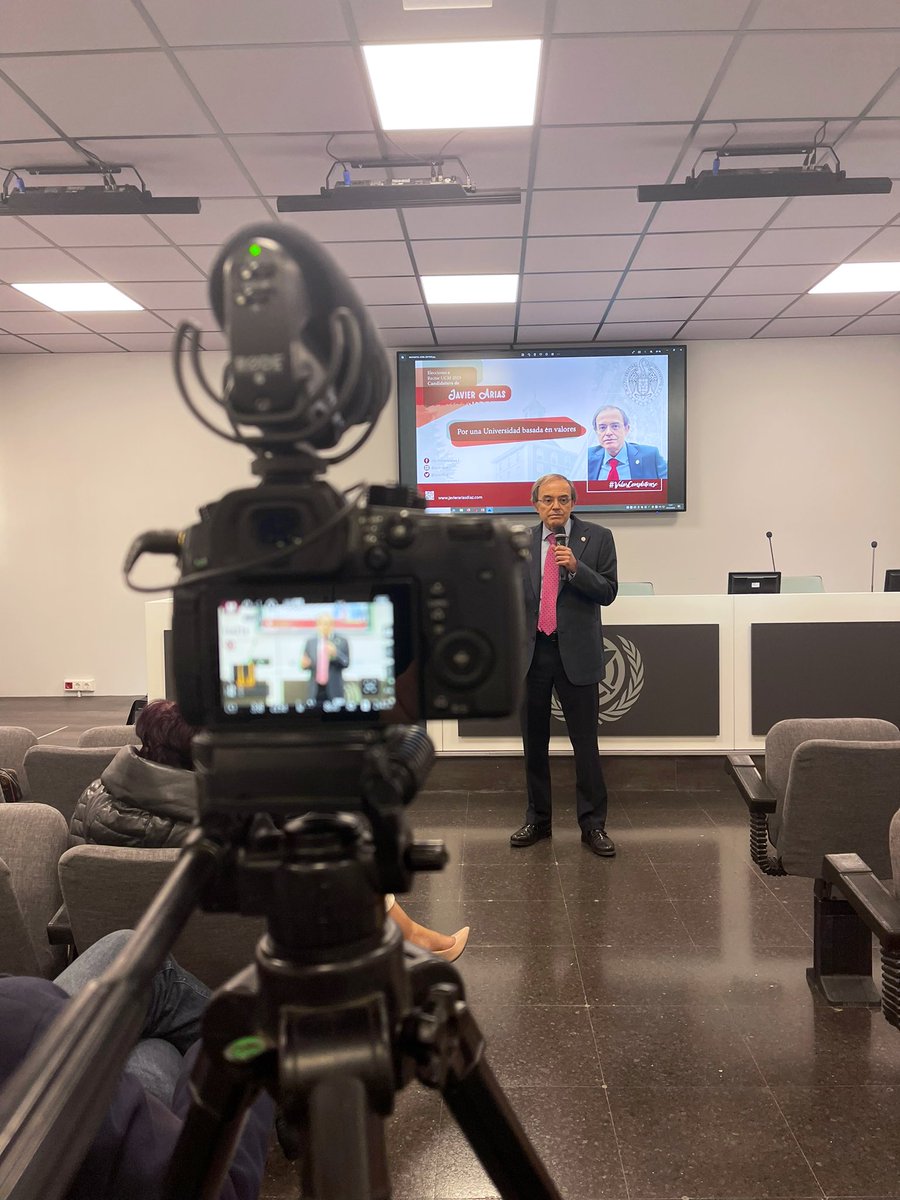 ValorCompluten1's tweet photo. La comunicación es estratégica para la @unicomplutense y es una prioridad para @javardiaz - Hay que poner la comunicación al nivel que se merece y contar con la Facultad de Ciencias de la Información #JavierAriasRector #valorcomplutense https://t.co/Xj7Szw9BUd