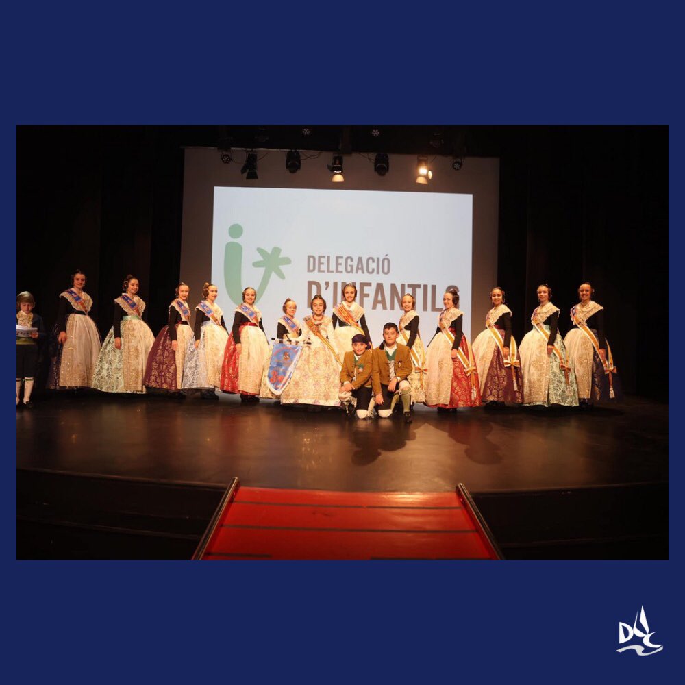 duquedegaeta's tweet photo. ✨ El viernes 17 se celebró la gala infantil 2023 en el 📍Teatro La Plazeta, a la que acudieron nuestros infantiles 🫶🏼
🥉 3º premio concurso de maquetas
🥇 1º premio cartel de fallas: MÓNICA SAAVEDRA
📸: @JCF_Valencia
#concurso #infantiles #maqueta #falla145 #fallas23 https://t.co/leu2Nw21f5