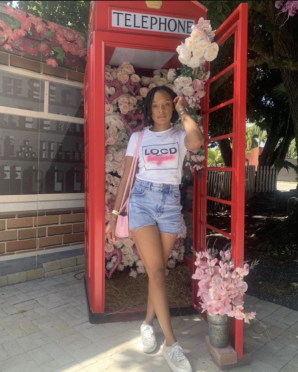 MesiStore's tweet image. Loc’d and Boujee shirts available now! 🤎 #locs #locd