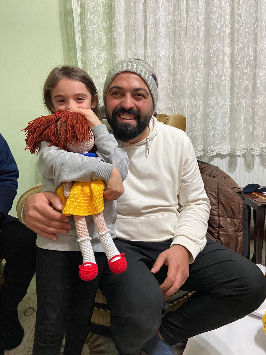 Umut Orman (@avumutorman) on Twitter photo Ravza ile tanışın
Geçen hafta yardım tırımızın ulaştığı Kahramanmaraş’ta erzak dağıtımı sırasında Ravza ekibimizden oyuncak istemişti, bulamamıştık.
Abileri bugün Ravza’ya oyuncak götürdü.
Yüzünden gülücük hiç eksilmesin
İyi ki varsınız güzel yürekli öğrencilerim!
<a href="/MaltepeEduTr/">Maltepe Üniversitesi</a> Ravza ile tanışın
Geçen hafta yardım tırımızın ulaştığı Kahramanmaraş’ta erzak dağıtımı sırasında Ravza ekibimizden oyuncak istemişti, bulamamıştık.
Abileri bugün Ravza’ya oyuncak götürdü.
Yüzünden gülücük hiç eksilmesin
İyi ki varsınız güzel yürekli öğrencilerim!
<a href="/MaltepeEduTr/">Maltepe Üniversitesi</a>