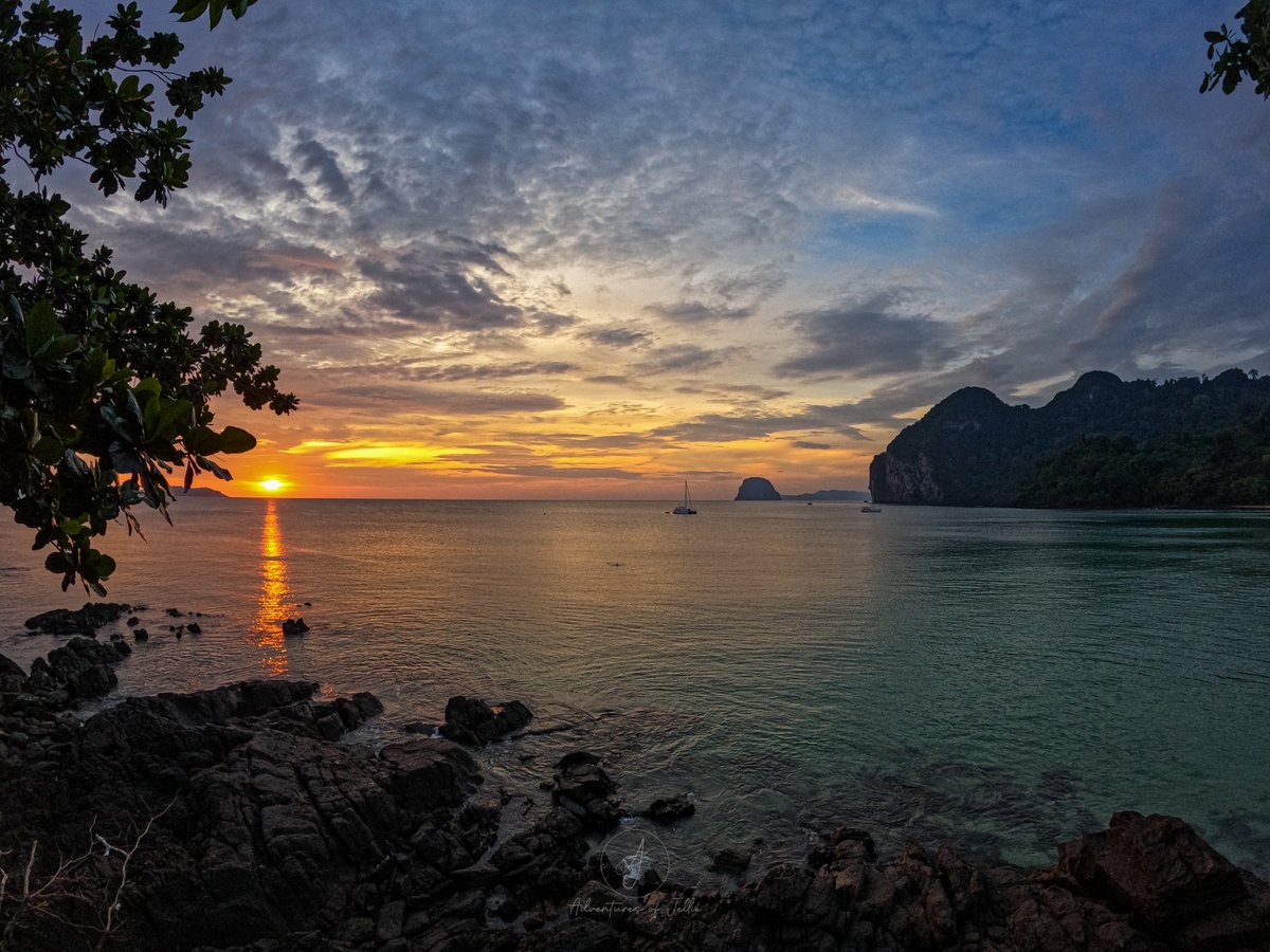 AofJellie's tweet photo. NEW BLOG POST NOW LIVE!
Read our complete guide to the sleepy paradise island of Koh Mook!
https://t.co/rg3fphtmiE
#newblog #thailand #kohmook #thailandblog #thaiisland #travelblog #travelbloggers
@AmazingThailand @lonelyplanet @TraverseEvents https://t.co/zQgNcoRxEL