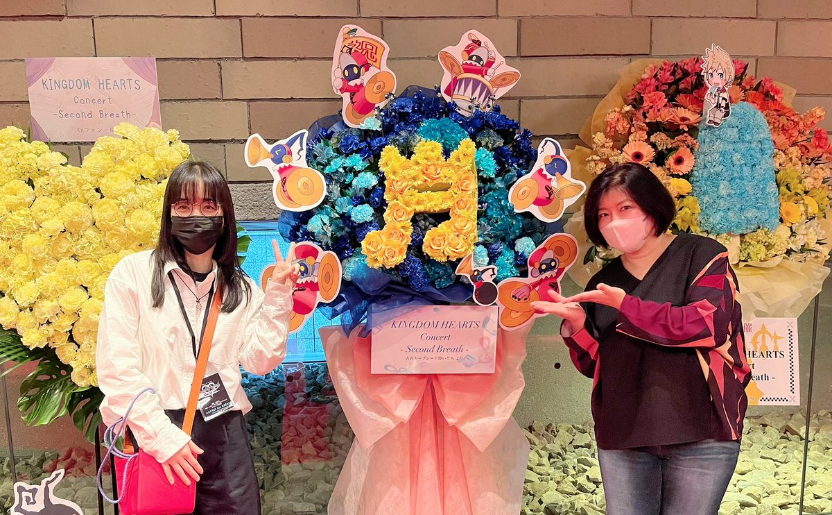 ステキなフラワースタンドありがとうございました😍😍😍プロデューサーの西さんと❤️ #_KH #KH20th #KHセカンドブレス