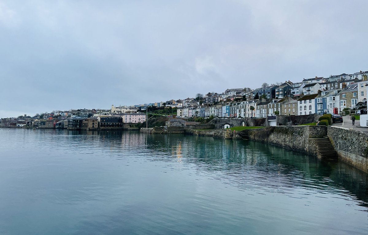 Early Sunday evening in Falmouth, a little grey but still a beautiful view 🤍 #lovefalmouth #bythesea #swisbest #ilovecornwall #falmouth #lovewhereyoulive #coastalliving
