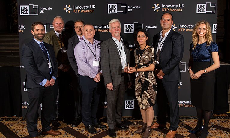 We're proud that our Knowledge Transfer Partnership with @n2sltd won the ‘Changing the World’ award at the @innovateuk KTP Awards for developing a green method for extracting precious metals from #electronic waste!🙌
Learn more ⬇️ @CovUni_SELS 
bit.ly/3XSdBKU