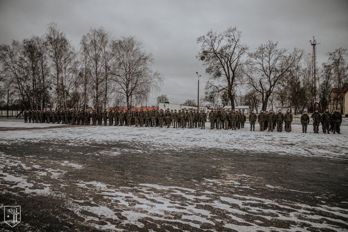 ZAWISZACY's tweet photo. Dowódca 15 GBZ rozpoczął ćwiczenie dowódczo - sztabowe wspomagane komputerowo pod kryptonimem JAK-23.
Ćwiczenie sprawdzi umiejętności planowania kadry dowódczej #15GBZ oraz #15bsap.
#JAK23 #JCATS
@MON_GOV_PL @DGeneralneRSZ @SztabGenWP @16Dywizja @hqmncne https://t.co/r7LgAF2bu5