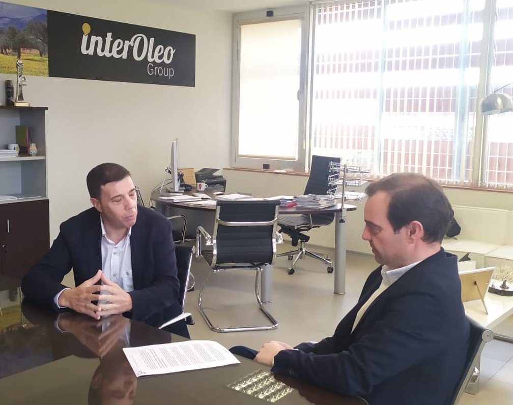 Nos hemos reunido con <a href="/CsJaen_Prov/">Ciudadanos Jaén Provincia</a> para abordar la reducción del IVA para el hueso de aceituna como biocombustible. Nuestro gerente <a href="/esmomblan/">esteban momblan</a> le ha trasladado nuestro apoyo al diputado <a href="/ilderuizpadilla/">Ilde Ruiz Padilla</a>. #ContigoSomosMásInteróleo #ObjetivosdeDesarrolloSostenible