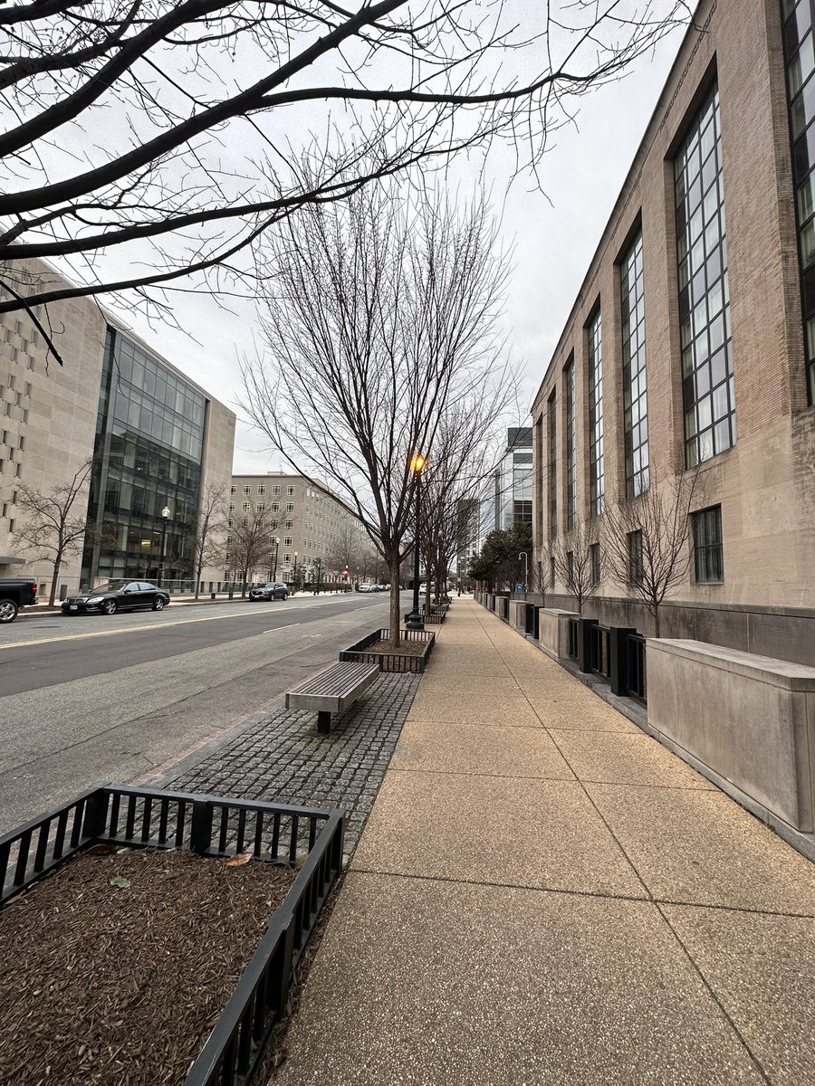 WashingtonDC this morning. Same spot, different angles. #LifeToday #WashingtonDC #MorningWalk #DifferentAngles #HowToLook #ThoughtProcess