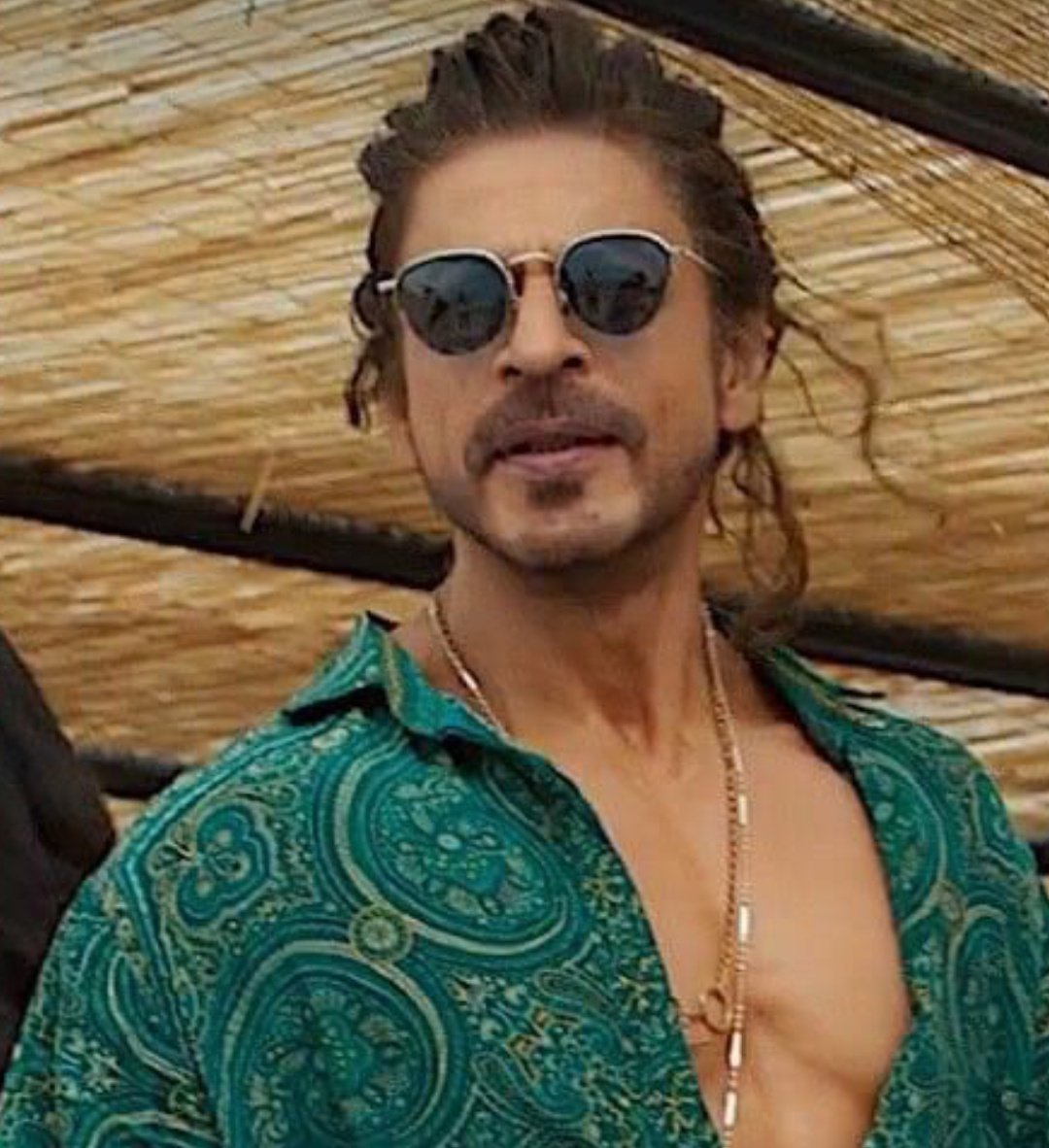 RahulDa24317257's tweet photo. @iamsrk Pathaan sab yeh chasma kahi milta kyu nahi..... Bohot dhunda  miltahi nahi 🥲🥲 kaha se liya sir ??? 🙏
@iamsrk 
#AskSRK https://t.co/O30um2N5CV