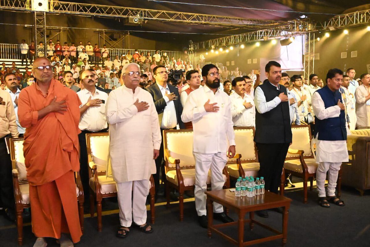 mieknathshinde's tweet photo. कोल्हापूर येथील कणेरी मठात आयोजित करण्यात आलेल्या पंचमहाभूत लोकोत्सवाचे उद्घाटन आज करण्यात आले. कणेरी मठाच्या वतीने आयोजित या महोत्सवातून पर्यावरण रक्षण आणि पंचमहाभूतांचे संरक्षण करण्याचा संदेश देण्यात येणार आहे. यावेळी काडसिद्धेश्वर स्वामीजींनी 'पंचमहाभूत संरक्षणाची' शपथ दिली. https://t.co/7zsAh2gJey