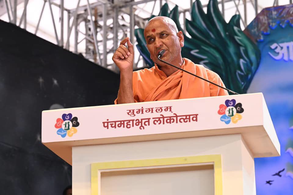 mieknathshinde's tweet photo. जलसंधारणाचे महत्व लक्षात घेऊन राज्य सरकारने जलयुक्त शिवार योजना राबवली होती. हिंदुहृदयसम्राट बाळासाहेब ठाकरे महाराष्ट्र समृद्धी महामार्गावर ३३ लक्ष झाडे लावण्यात येणार आहेत. सेंद्रिय शेतीला प्रोत्साहन देण्यासाठी २५ लाख हेक्टर जमिनीवर नैसर्गिक शेती करण्यात येईल असे जाहीर केले. https://t.co/9EraOJLr54