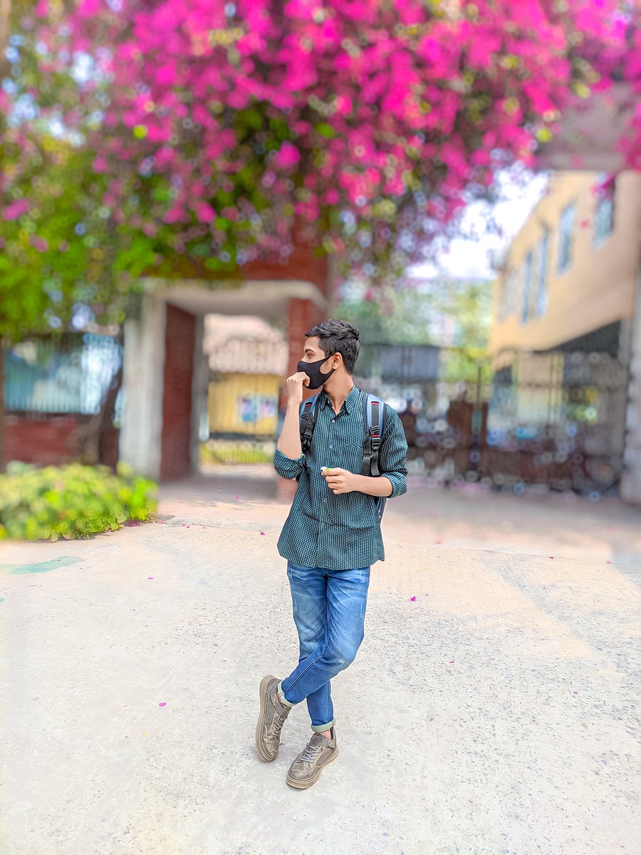 saifur9857's tweet photo. The spring full of flowers has painted the nature and the mind is tied to the house....? 🌺🥀 https://t.co/VA15RSpgLI