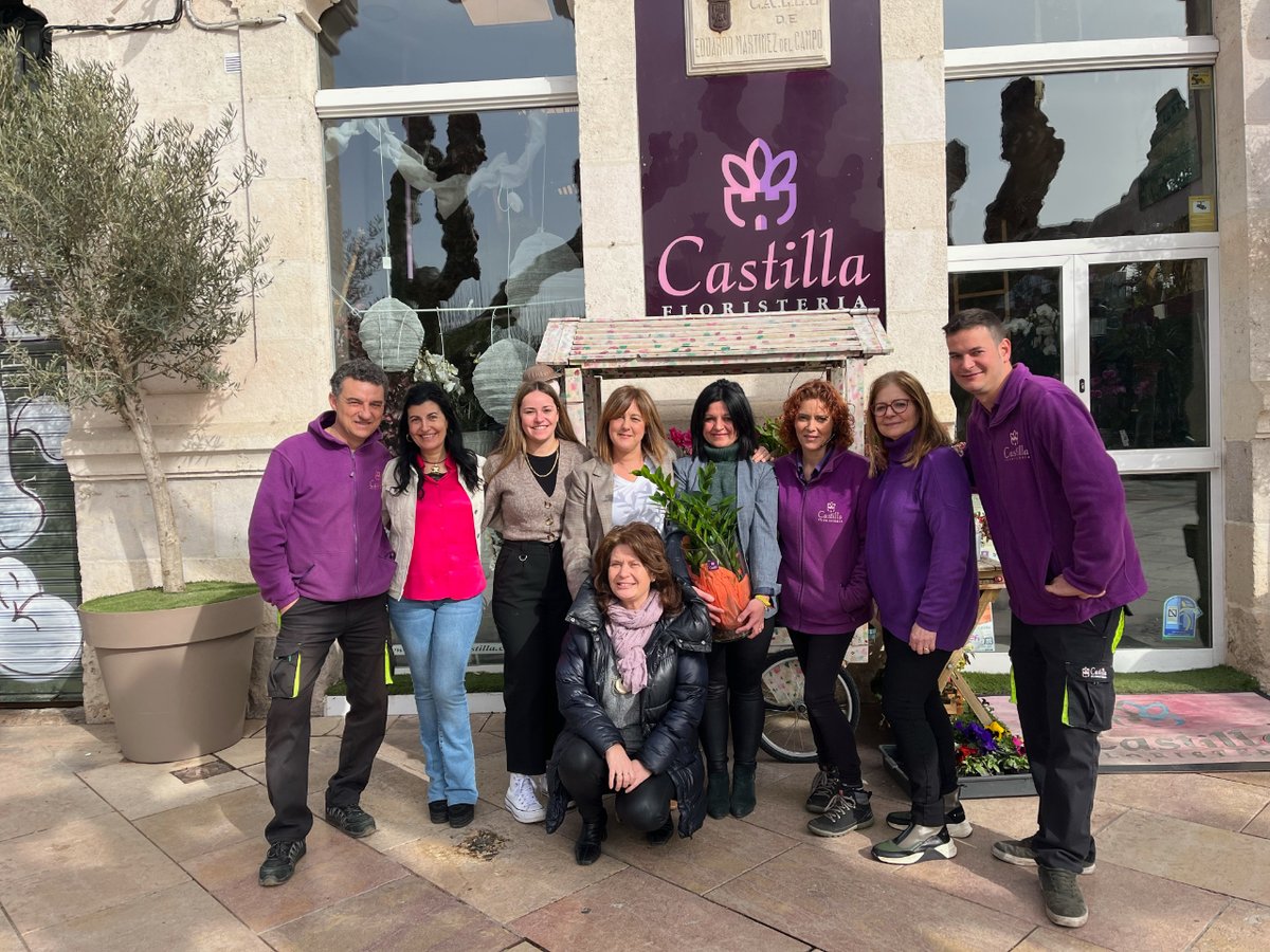 ¡Hoy cumple años nuestra compañera Isabel! Te deseamos lo mejor de lo mejor, esperando que disfrutes al máximo de tu día! 😘

No encanta poder disfrutar de tu día junto a ti. ¡¡¡Muchísimas felicidades!!! 🥳🎉🎊 

#castillafloristeria #cumpleaños