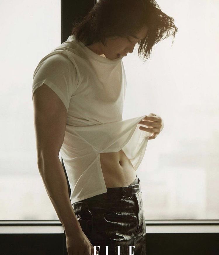 ในกรณีนี้ต้องไหว้เท่านั้น